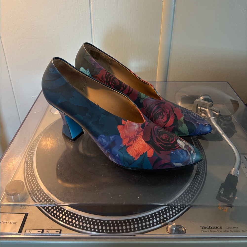 John Fluevog Poser Ioni Pumps Blue Floral Pointed Toe Leather
